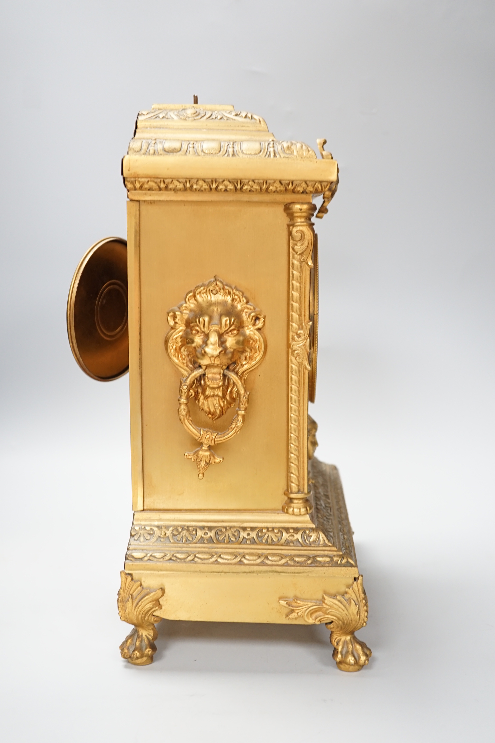 A French brass mantel clock, c.1900- no pendulum, loose finial, 37cm excl finial